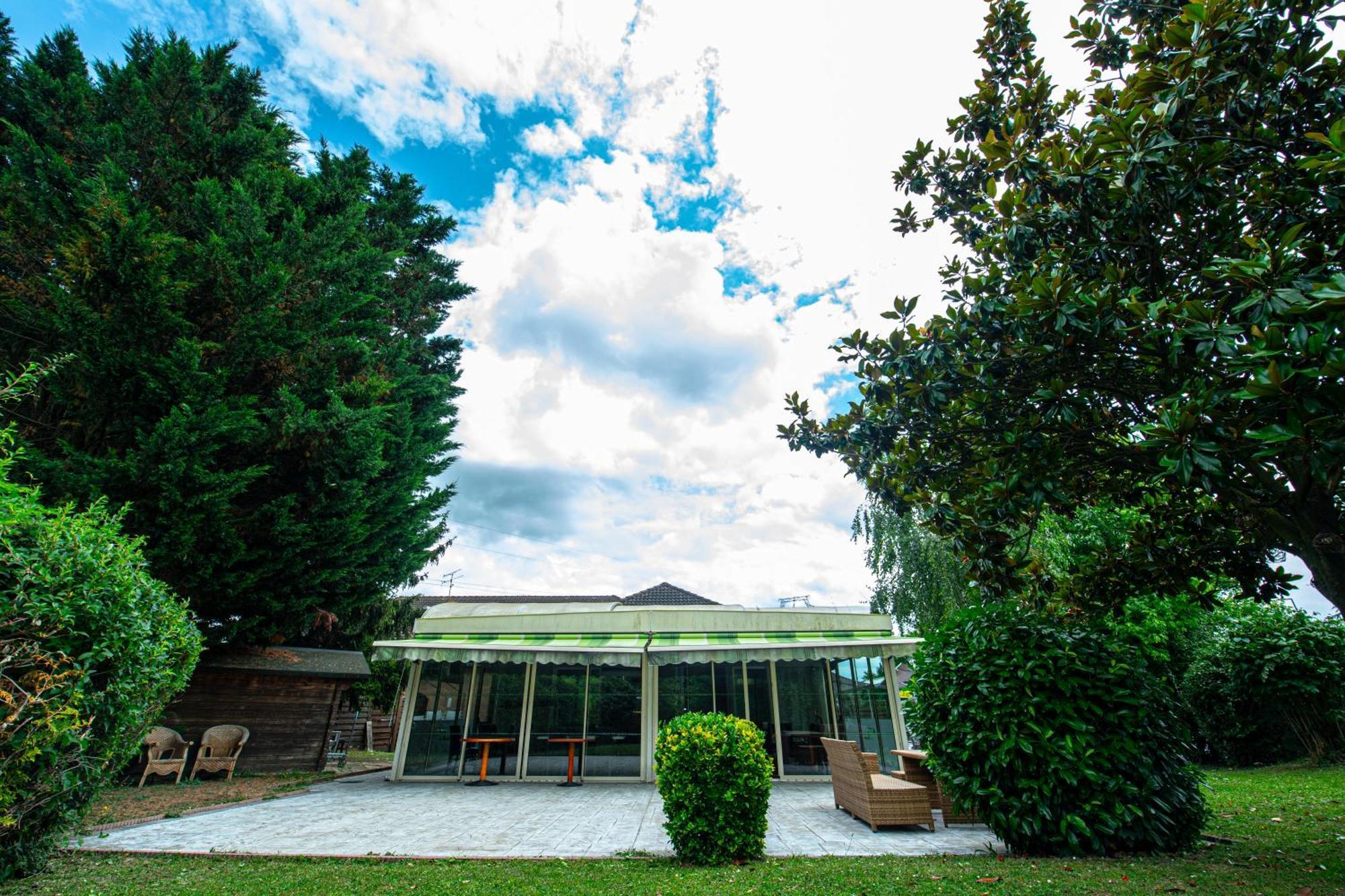 Logis Hotel - Le Relais Du Parisis Вильпаризи Экстерьер фото