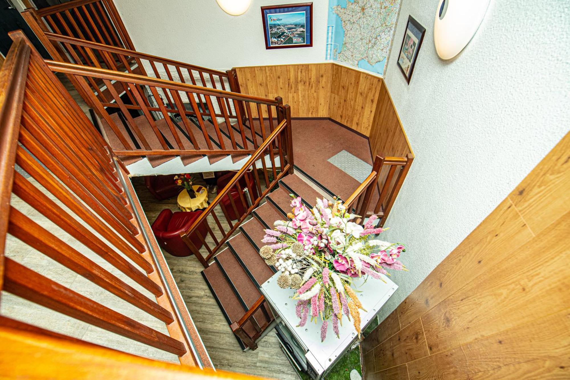 Logis Hotel - Le Relais Du Parisis Вильпаризи Экстерьер фото