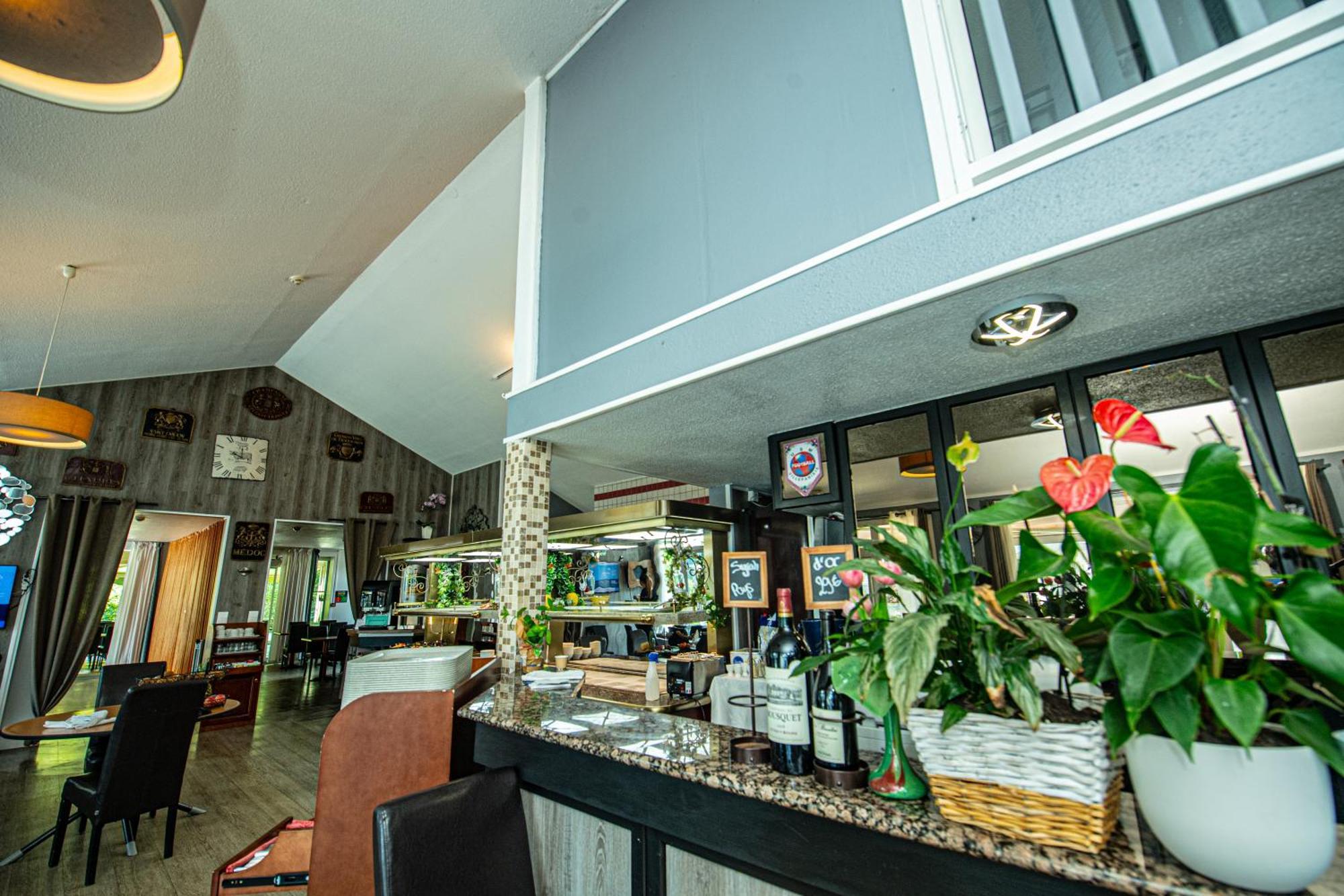 Logis Hotel - Le Relais Du Parisis Вильпаризи Экстерьер фото