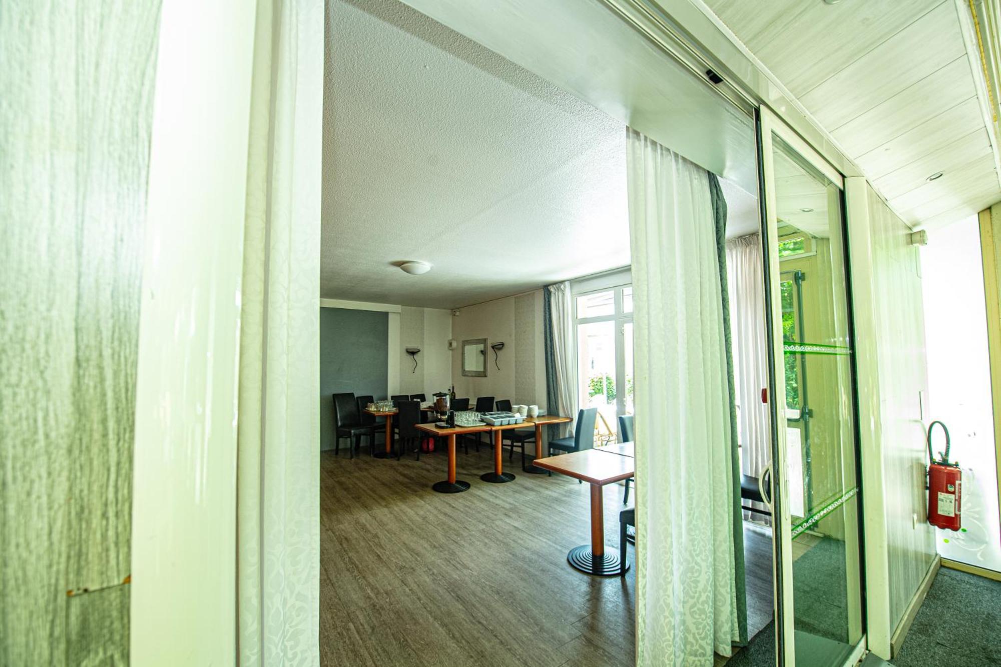 Logis Hotel - Le Relais Du Parisis Вильпаризи Экстерьер фото